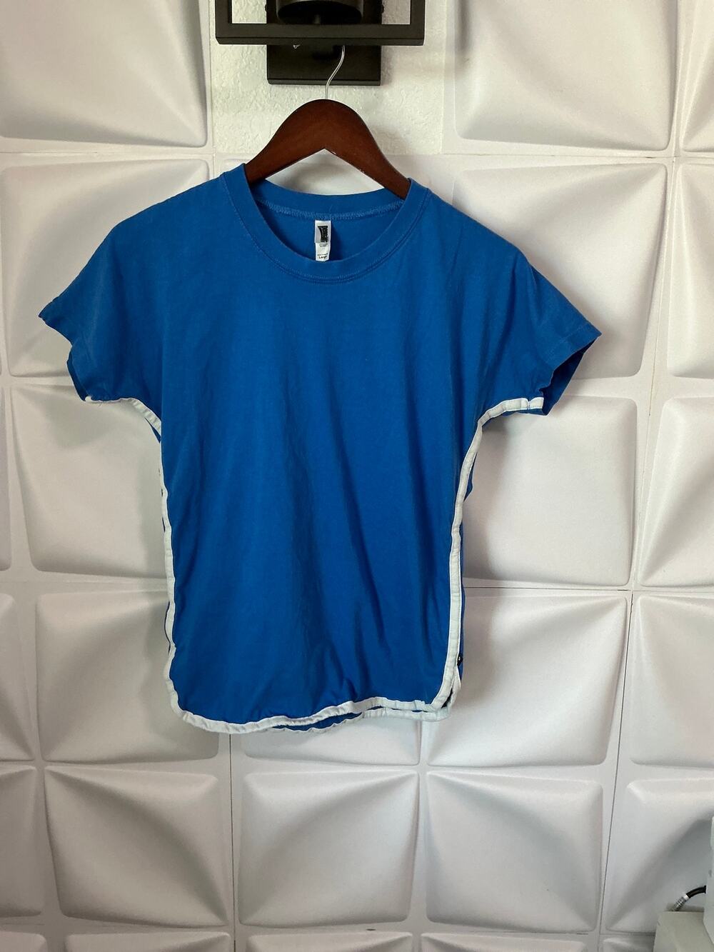 Pennant Blue White Trim Short Sleeve Activewear T-Shirt women's Size Large